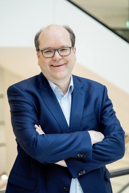 Bild Minister Meyer stehend